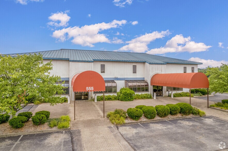 555 E Eads Pky, Lawrenceburg, IN à vendre - Photo du bâtiment - Image 2 de 36