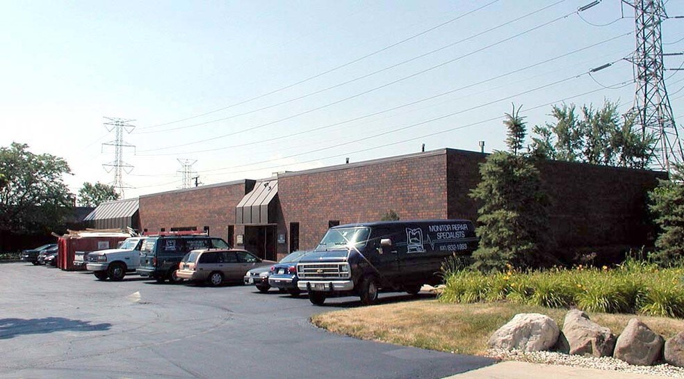 770 N Church Rd, Elmhurst, IL à louer - Photo du bâtiment - Image 2 de 18