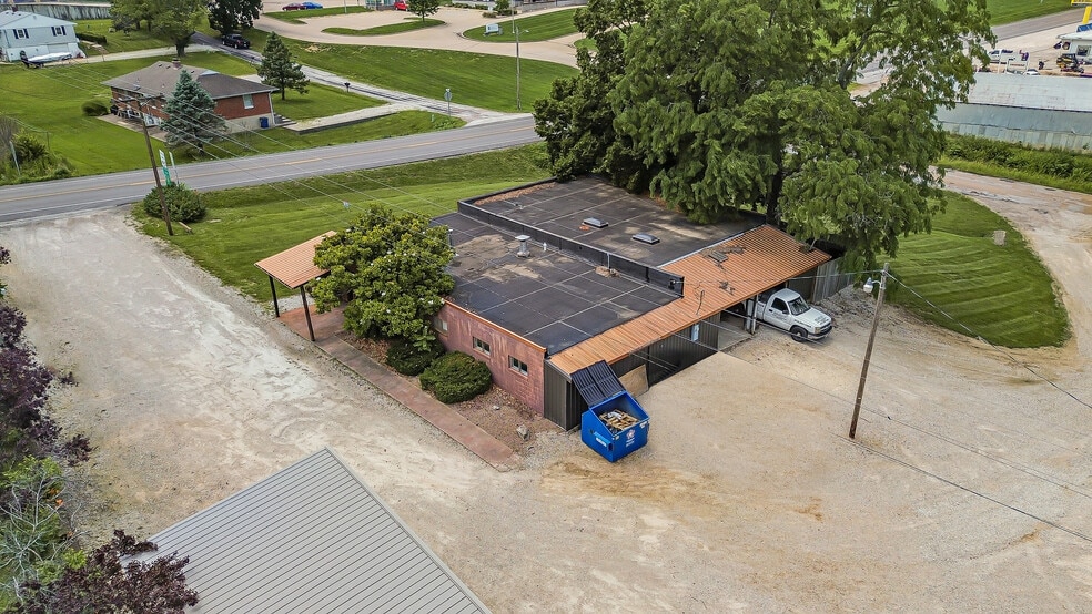 1401 E Main St, Linn, MO for sale - Building Photo - Image 3 of 32
