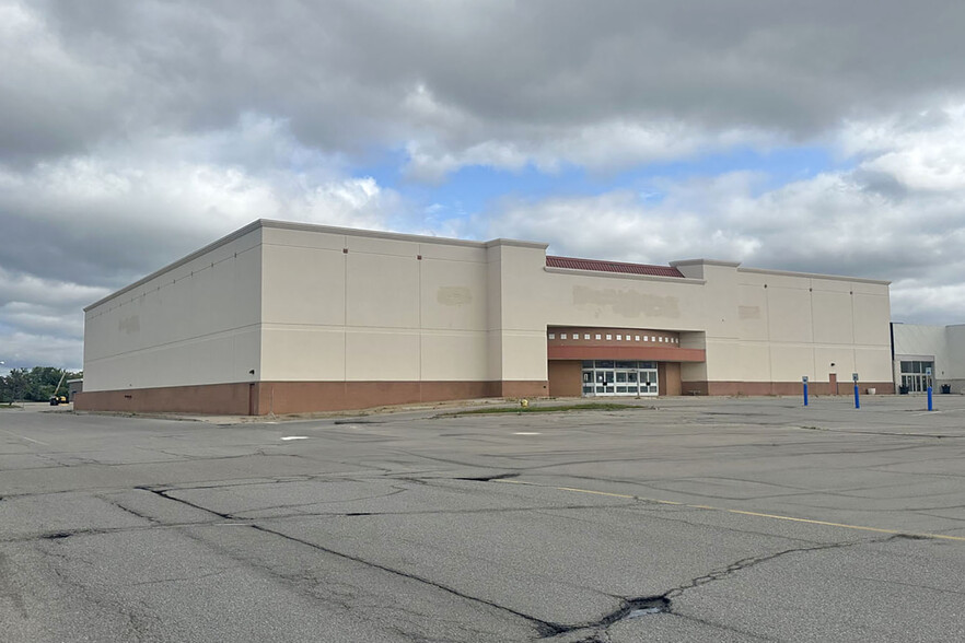 3285 S Linden Rd, Flint, MI for lease - Primary Photo - Image 1 of 8