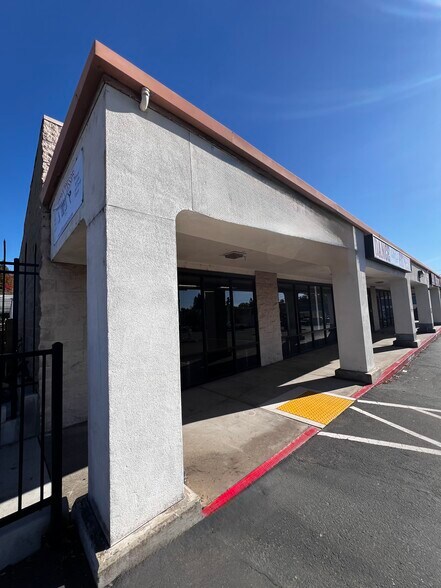 6104 San Juan Ave, Citrus Heights, CA à louer - Photo du bâtiment - Image 3 de 18