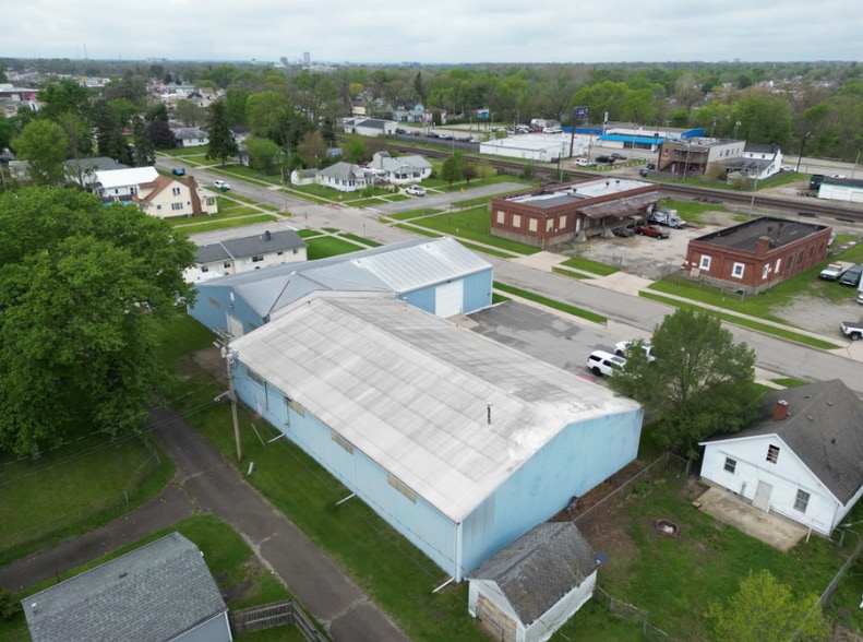 2017 W 6th St, Mishawaka, IN for lease - Building Photo - Image 3 of 14