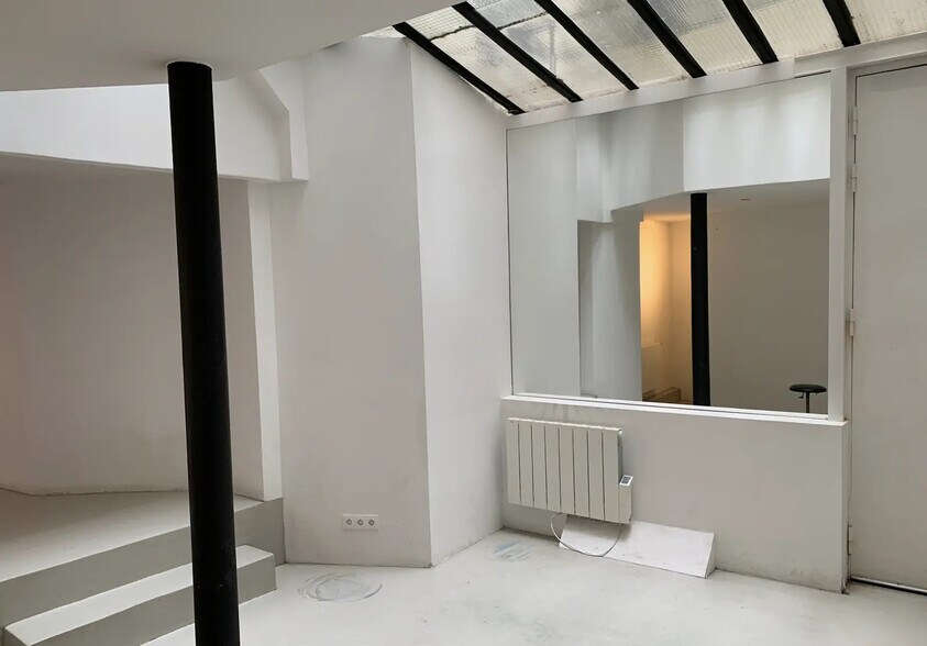 Office in Paris for sale - Interior Photo - Image 2 of 5