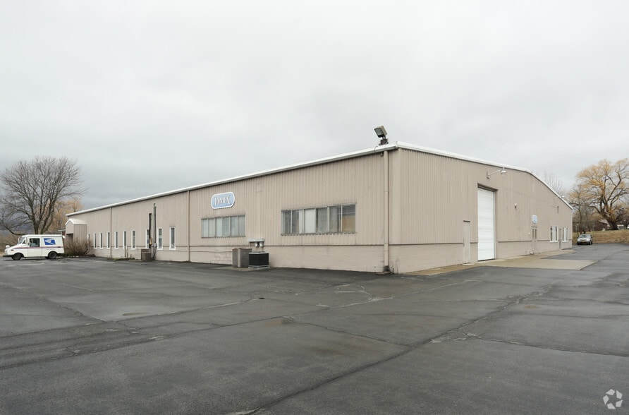 2415 N Triphammer Rd, Ithaca, NY à louer - Photo du bâtiment - Image 3 de 4