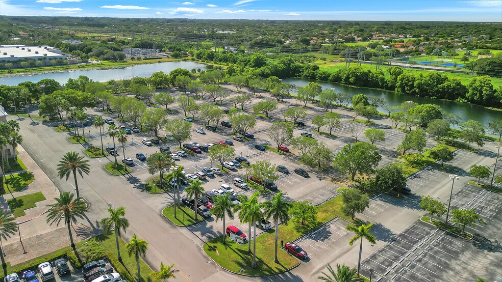 15601 Sheridan St, Davie, FL à louer - Photo du bâtiment - Image 3 de 24