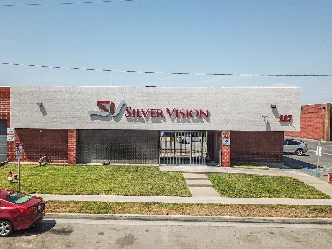 227 W 140th St, Los Angeles, CA for lease Interior Photo- Image 1 of 13