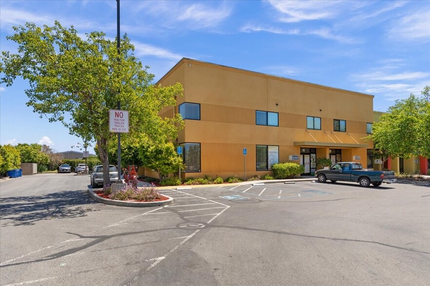 125 Hangar Way, Watsonville, CA for sale - Building Photo - Image 2 of 28