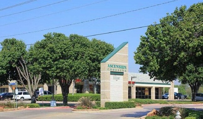 1861 Brown Blvd, Arlington, TX à louer - Photo du bâtiment - Image 3 de 4