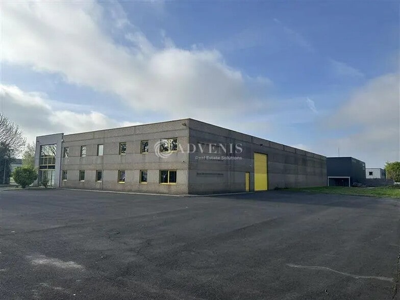 Industrial in Templemars for lease - Building Photo - Image 2 of 10