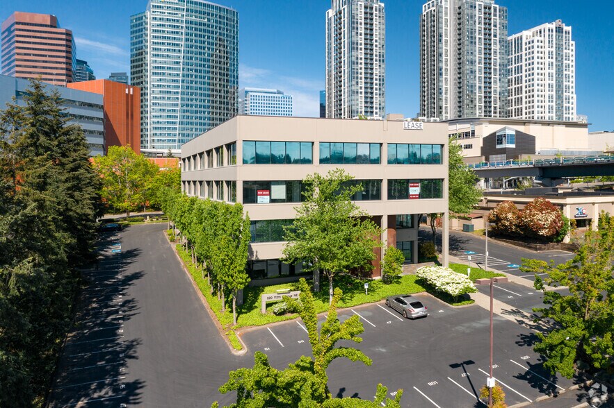 520 112th Ave NE, Bellevue, WA à louer - Photo du bâtiment - Image 2 de 8