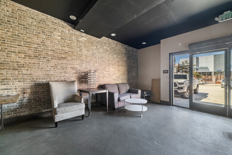 834 S La Brea Ave, Los Angeles, CA for lease - Building Photo - Image 3 of 12