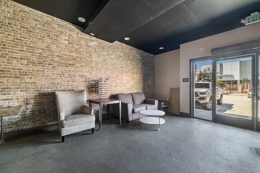 834 S La Brea Ave, Los Angeles, CA à louer - Photo du bâtiment - Image 3 de 12