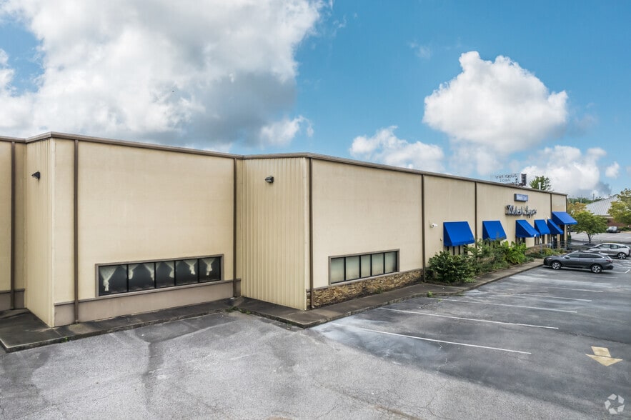 4957 Summer Ave, Memphis, TN for lease - Building Photo - Image 3 of 8