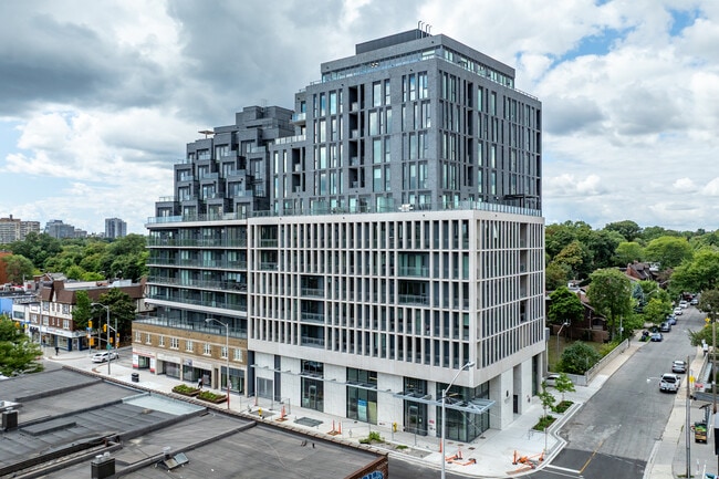 More details for 2112 Yonge St, Toronto, ON - Multifamily for Sale