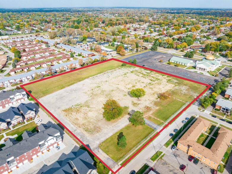 8525 Cole Dr, Warren, MI à vendre - Aérien - Image 3 de 4