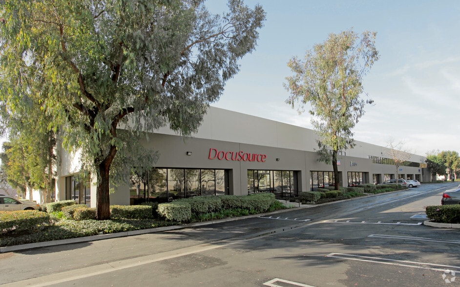 13140 Alondra Blvd, Cerritos, CA for lease - Primary Photo - Image 2 of 12