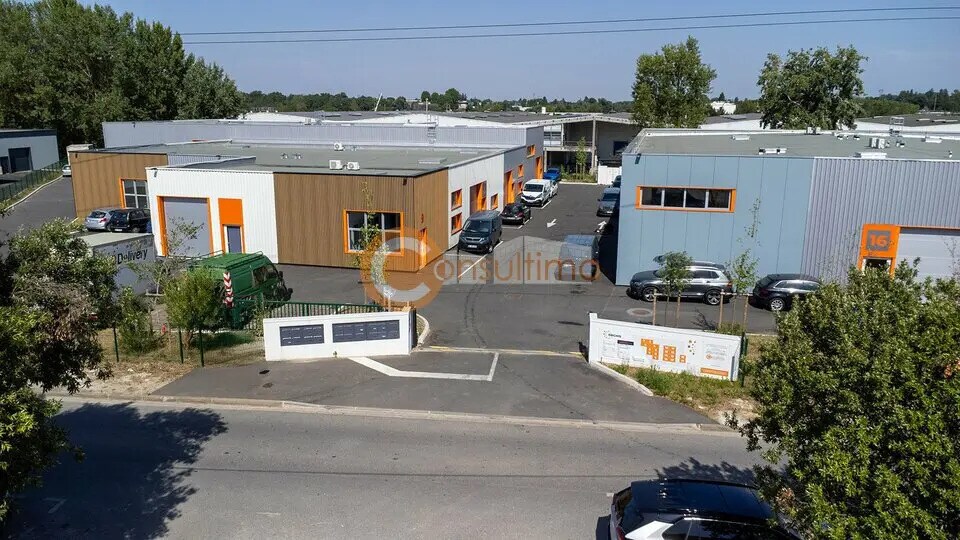 Flex in Carbon-Blanc for lease - Building Photo - Image 1 of 8