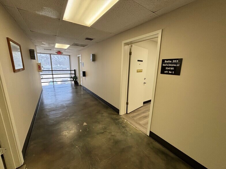 1912 W Anderson Ln, Austin, TX à louer - Photo du bâtiment - Image 3 de 5