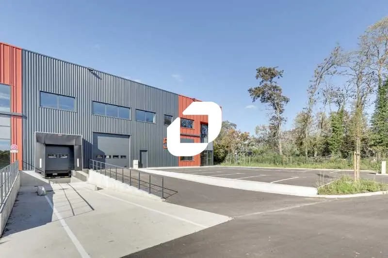 Office in SAINT-OUEN-L'AUMONE for lease Building Photo- Image 1 of 21