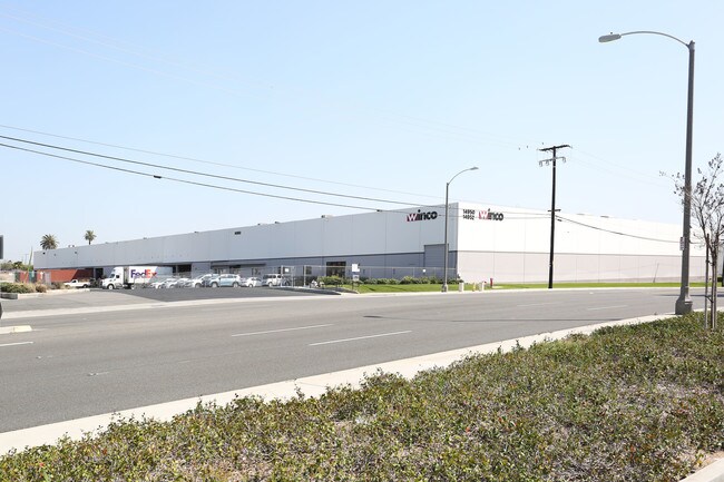 Plus de détails pour 14950-14952 Valley View Ave, La Mirada, CA - Industriel à louer
