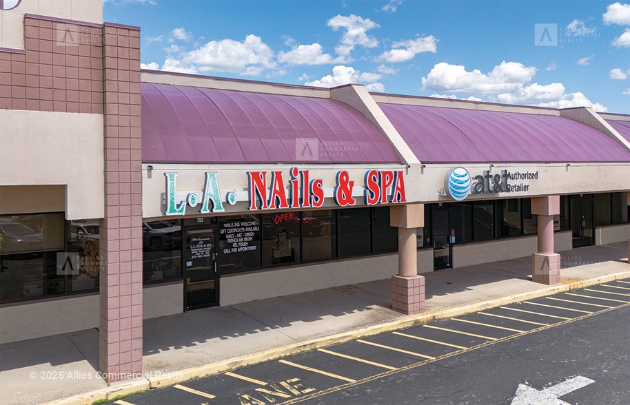 741-851 3rd Ave, Jasper, IN à louer - Photo du bâtiment - Image 2 de 11