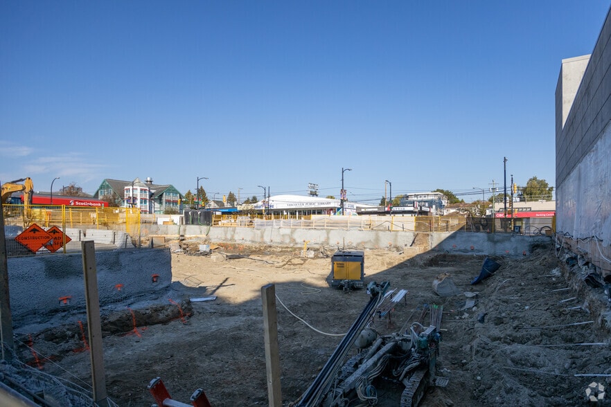 8415 Granville St, Vancouver, BC for lease - Building Photo - Image 3 of 4