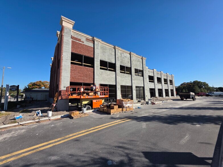 425 S Woodland Blvd, Deland, FL à vendre - Photo du bâtiment - Image 2 de 16