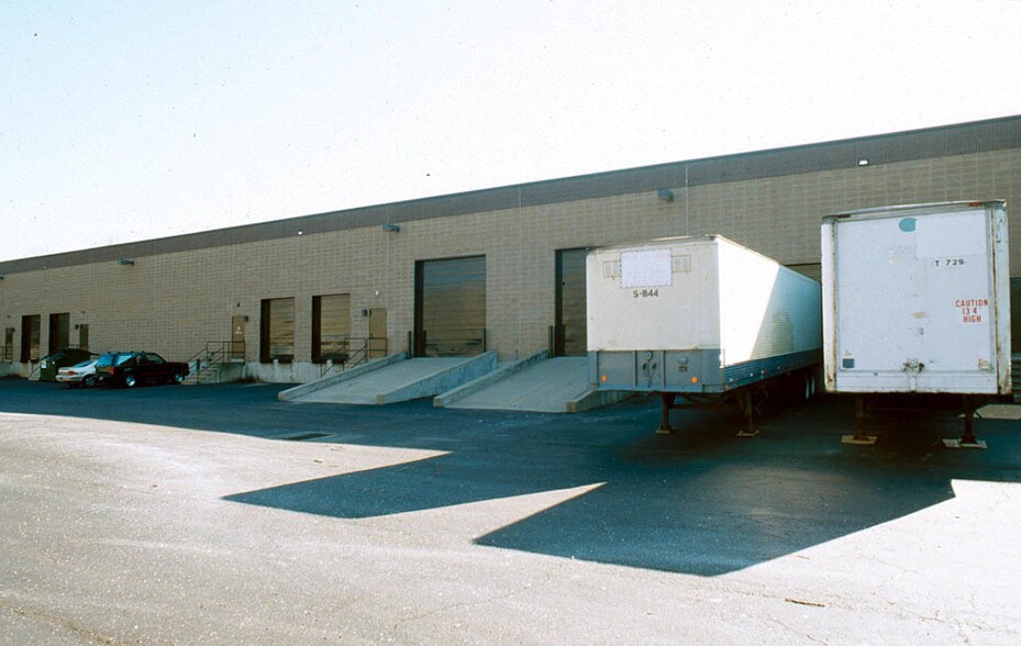 2522 Pearl Buck Rd, Bristol, PA à louer - Autre - Image 2 de 6