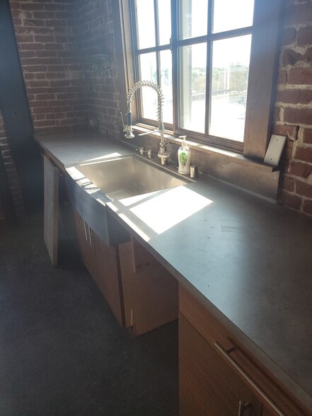 128 W Santa Fe Ave, Placentia, CA à louer - Photo du bâtiment - Image 3 de 13