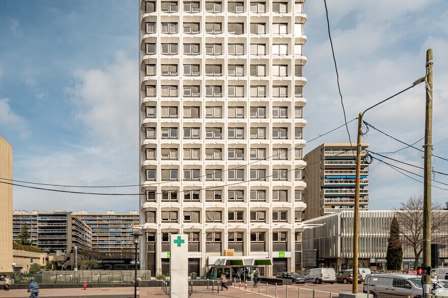 65 Avenue Jules Cantini, Marseille à louer - Photo du bâtiment - Image 3 de 6