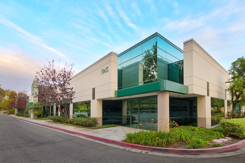 1945 Avenida Del Oro, Oceanside, CA à louer - Photo du bâtiment - Image 2 de 8