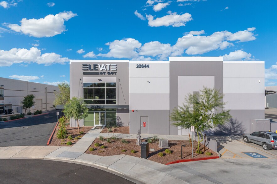 22644 N 17th Ave, Phoenix, AZ à louer - Photo du bâtiment - Image 2 de 7
