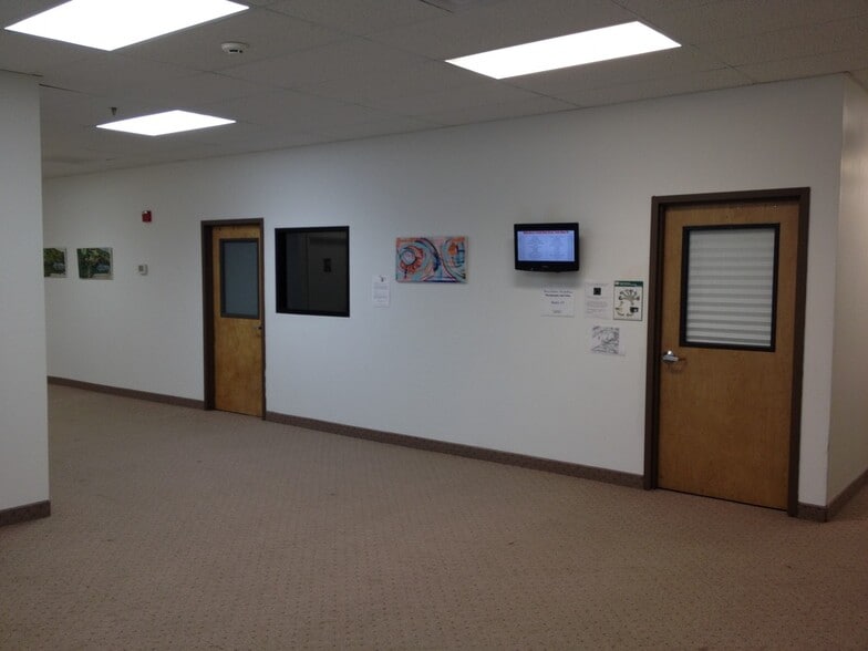 1950 Rutgers Blvd, Lakewood, NJ for lease - Building Photo - Image 3 of 3