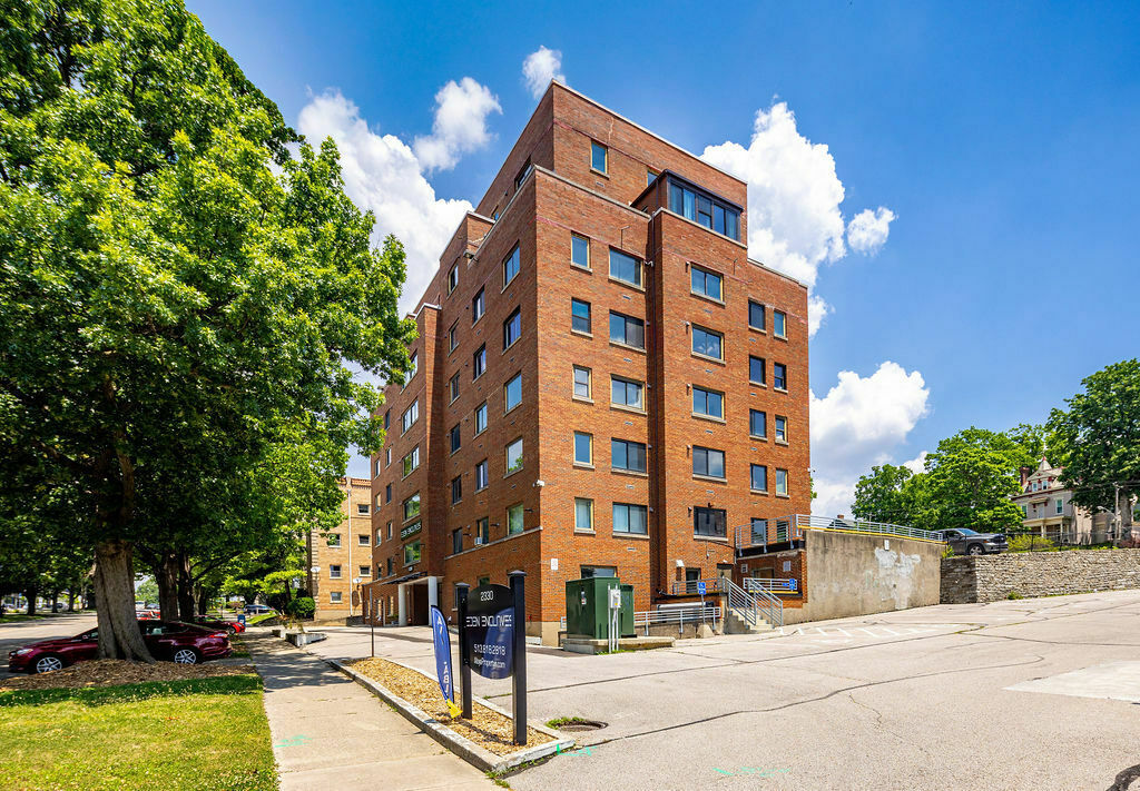 2330 Victory Pky, Cincinnati, OH for lease Primary Photo- Image 1 of 24