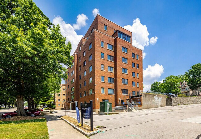 Plus de détails pour 2330 Victory Pky, Cincinnati, OH - Bureau, Commerce de détail à louer