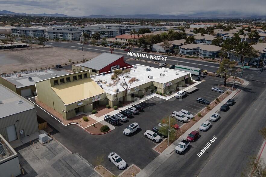 6250 Mountain Vista St, Henderson, NV à louer - Photo du bâtiment - Image 2 de 3