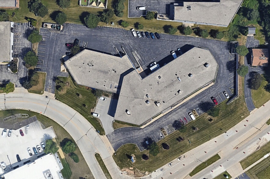 1501 Paramount Dr, Waukesha, WI for lease - Building Photo - Image 2 of 14