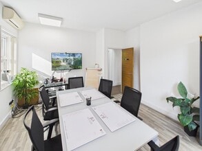 42 Lytton Rd, Barnet for lease Interior Photo- Image 2 of 11