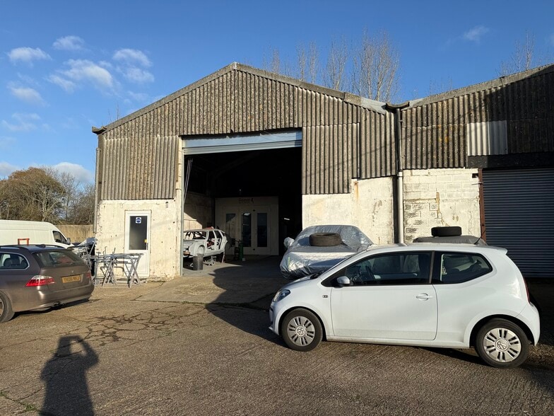 Units 13 &13b Ridge Farm, Horsham Rd, Dorking à louer - Photo du bâtiment - Image 3 de 7