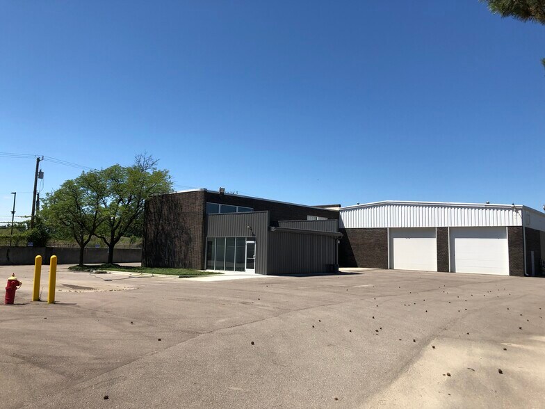 21375 Telegraph Rd, Southfield, MI à vendre - Photo du bâtiment - Image 1 de 13