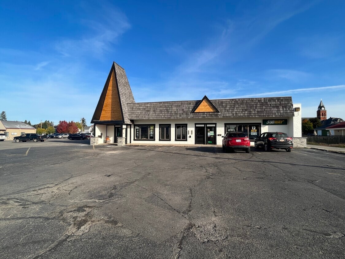 400 W Main St, Gaylord, MI for lease Primary Photo- Image 1 of 8