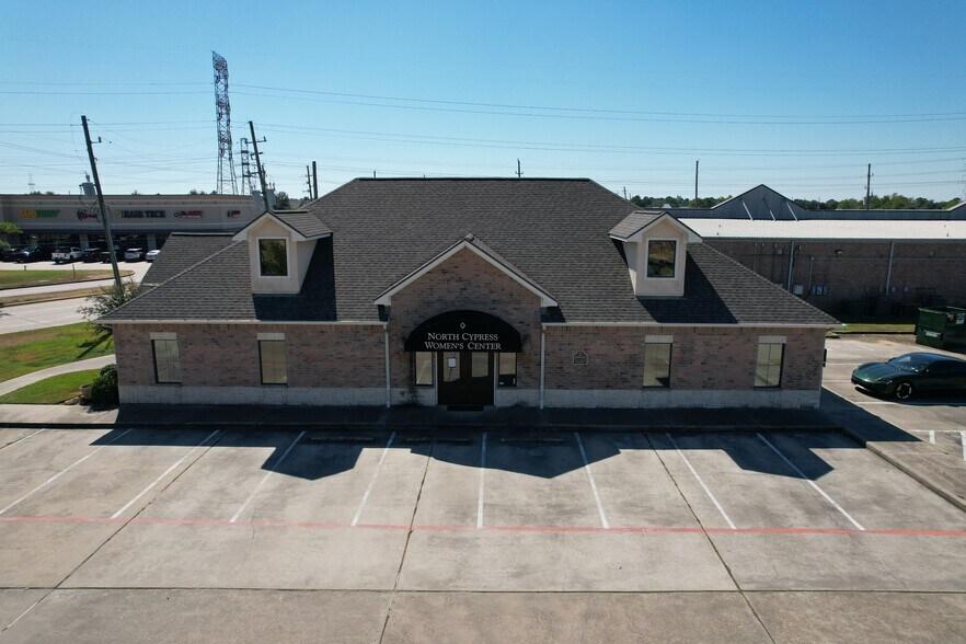 9533 Huffmeister Rd, Houston, TX à louer - Photo du bâtiment - Image 1 de 3