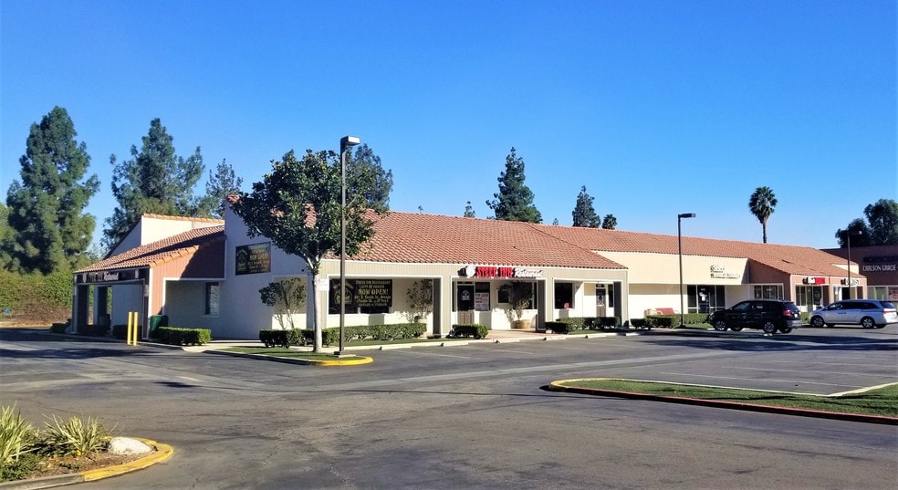 408-444 S Lakeview Ave, Anaheim Hills, CA à louer - Photo du bâtiment - Image 2 de 14