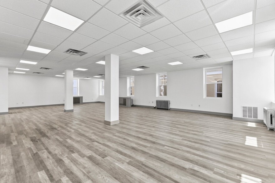 210 Augusta St, South Amboy, NJ à louer - Photo du bâtiment - Image 1 de 19