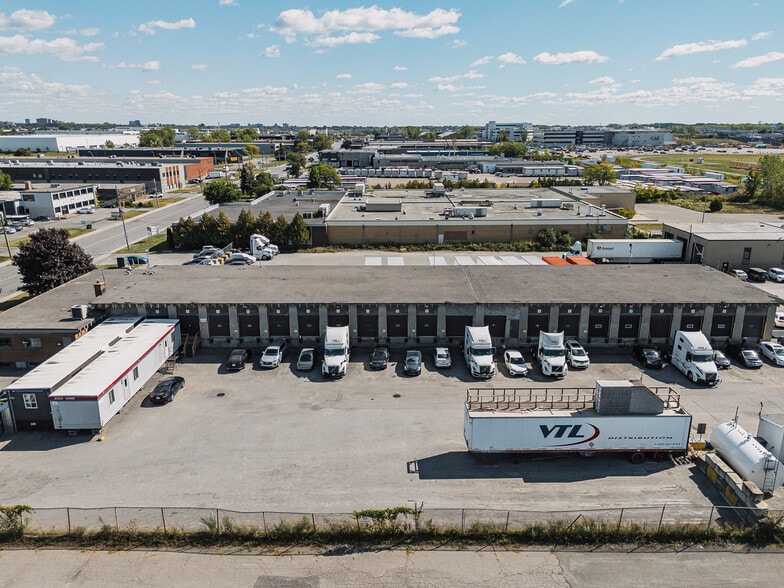 700 Montée de Liesse, Montréal, QC for sale - Building Photo - Image 2 of 7