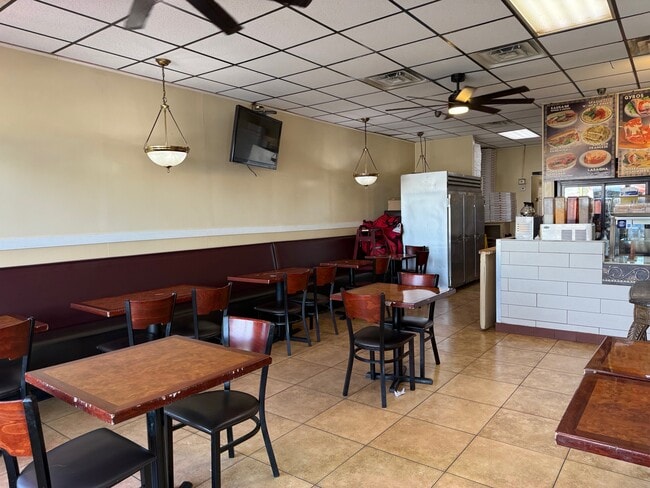 Plus de détails pour 341-345 Washington Ave, Brentwood, NY - Commerce de détail à louer