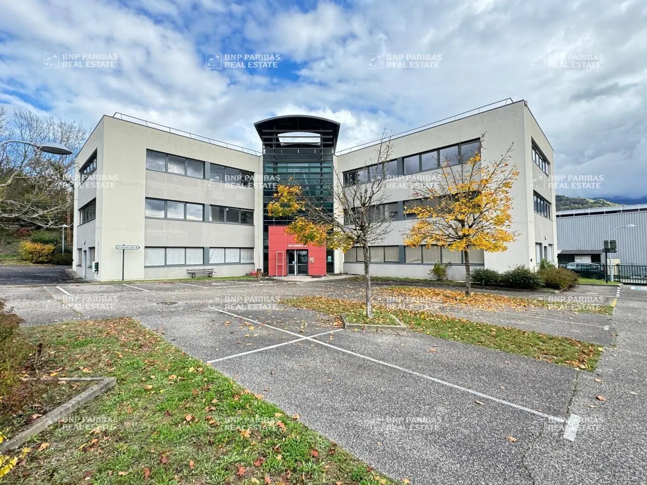 Office in Bernin for lease Primary Photo- Image 1 of 12