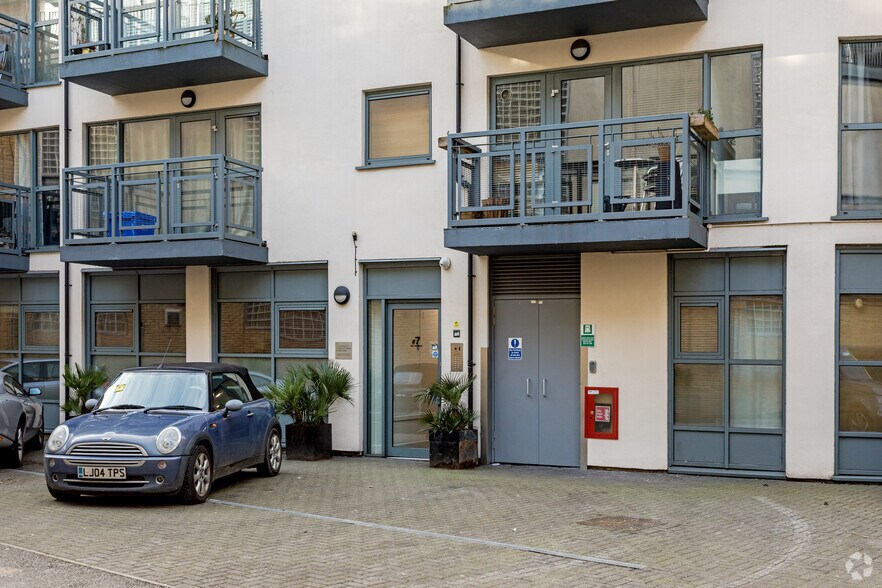 7 Bell Yard Mews, Londres à louer - Photo du bâtiment - Image 3 de 4