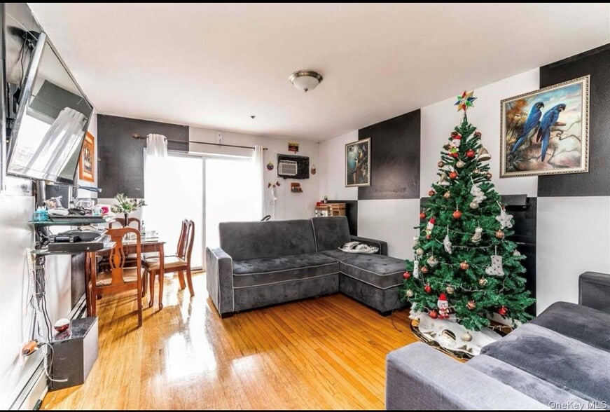 3543 97th St, Corona, NY for sale - Interior Photo - Image 3 of 6