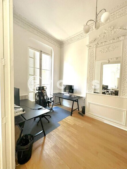 Office in Bordeaux for lease - Interior Photo - Image 3 of 4